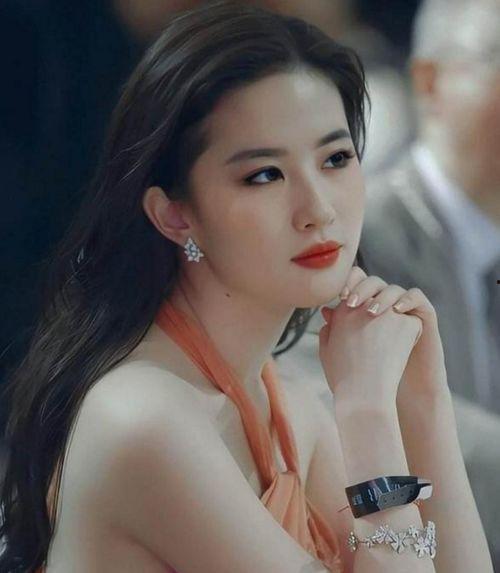 长得像朱珠的明星,揭秘那些令人惊艳的相似面孔