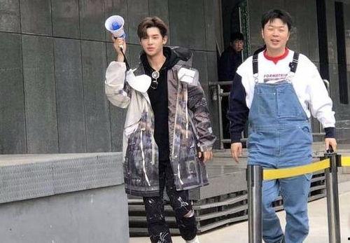 明星校园录,青春璀璨，星光熠熠的校园传奇