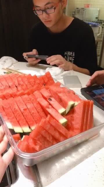 吃海底捞瓜,探寻火锅界的“瓜界传奇”